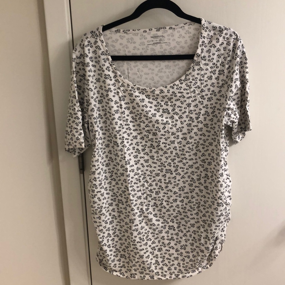 Plus size maternity t-shirt